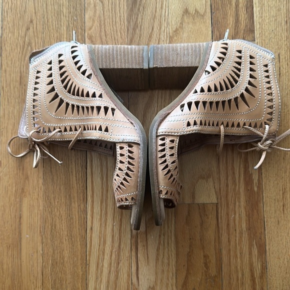 Jeffrey Campbell 7 tan leather open toe heels with cut outs lace up great cond - Picture 6 of 8